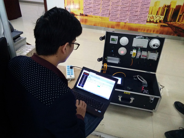 介紹一下邁世動環監控系統手提展示箱！