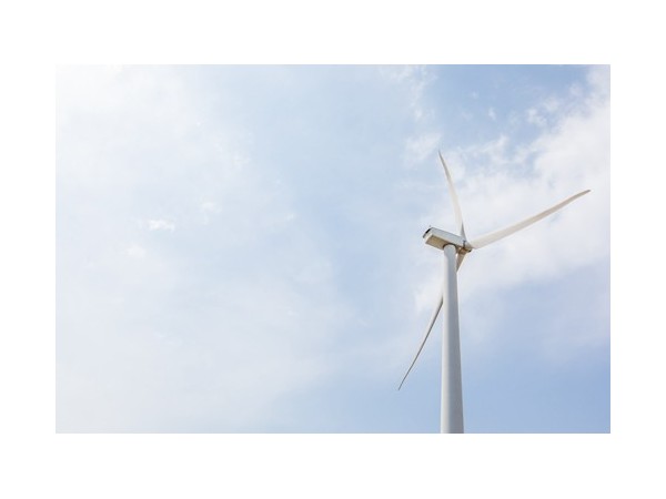 建設小型風電發動機運維監控系統，用哪種類型的主機？